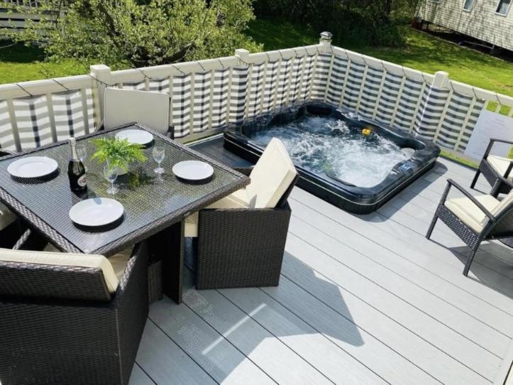 Вілла Prime Location & Luxurious Hot Tub Таттершелл Екстер'єр фото